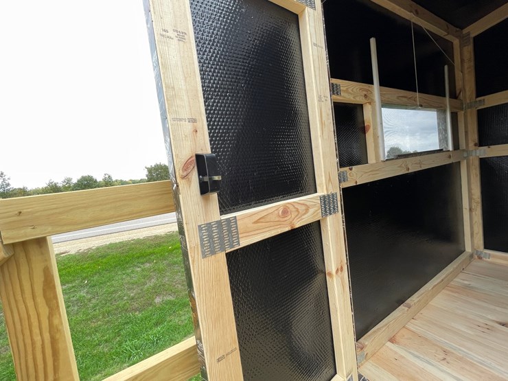 #1281-•-6'-x-6'-deer-blind-on-tower-with-steps-image-25