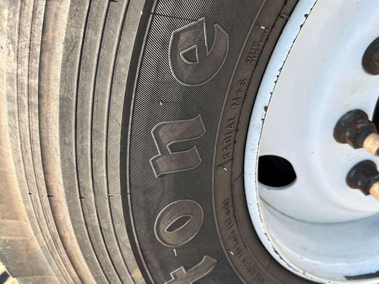 2019-freightliner-114sd-image-15