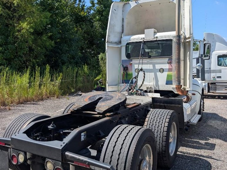 2011-peterbilt-386-image-7