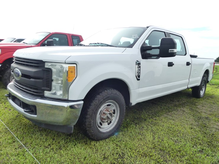 2017-ford-f250-xl-image-2