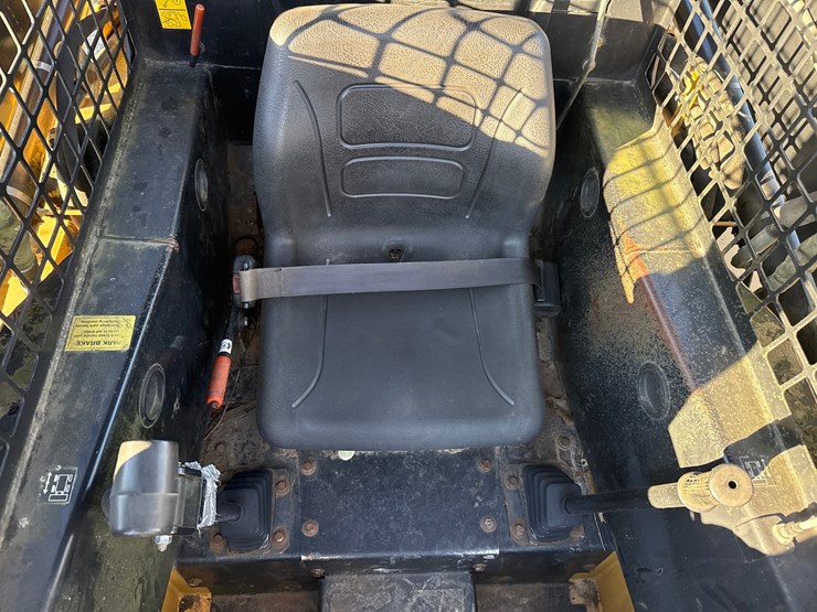 new-holland-lx885-image-34