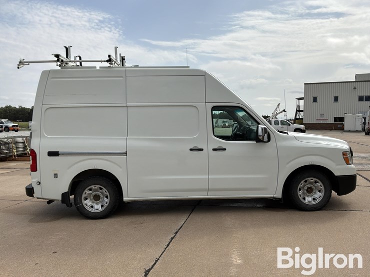 2017-nissan-nv2500-image-4