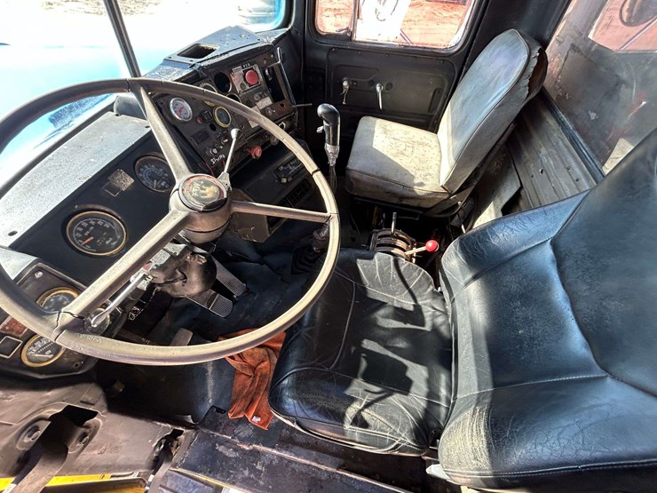 1989-mack-r688st-image-49