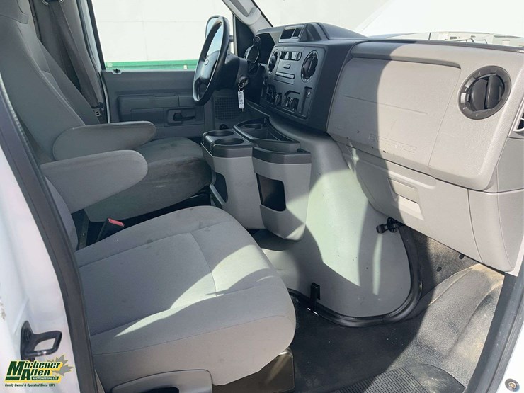 2013-ford-cargo-image-20