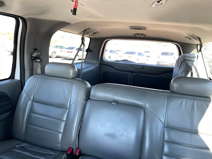 2003-ford-excursion-image-40