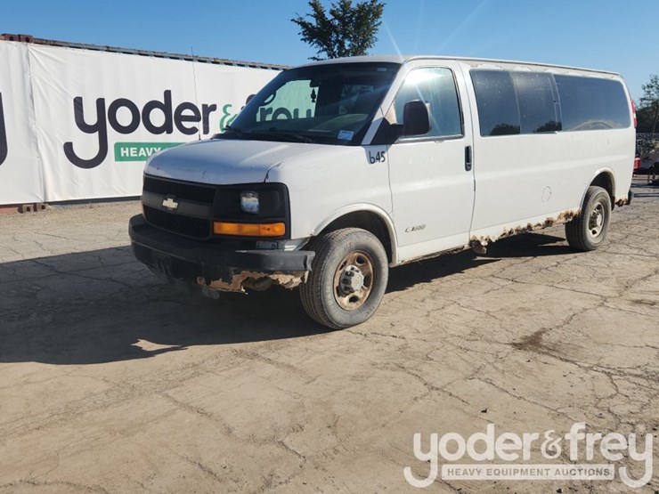 2005-chevrolet-3500-image-2