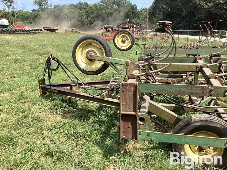 john-deere-1010-image-12