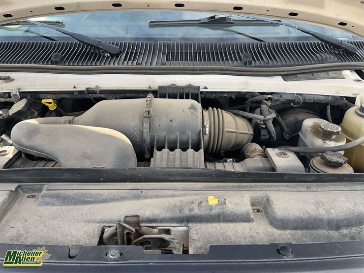 2013-ford-cargo-image-27