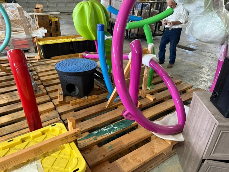 #42072-•-unused-splash-pads-image-4