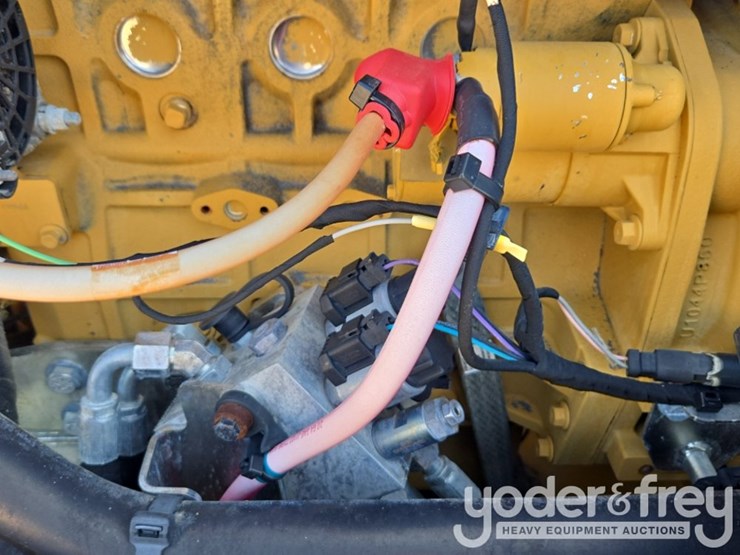 2021-caterpillar-cb34b-image-38