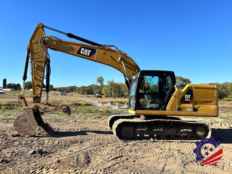 2018-caterpillar-320-image-2