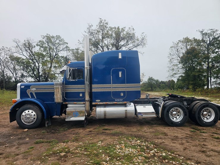 2001-peterbilt-379-image-7