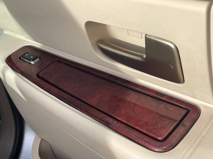 #201-•-2005-lincoln-town-car-(has-wi-title)-image-85