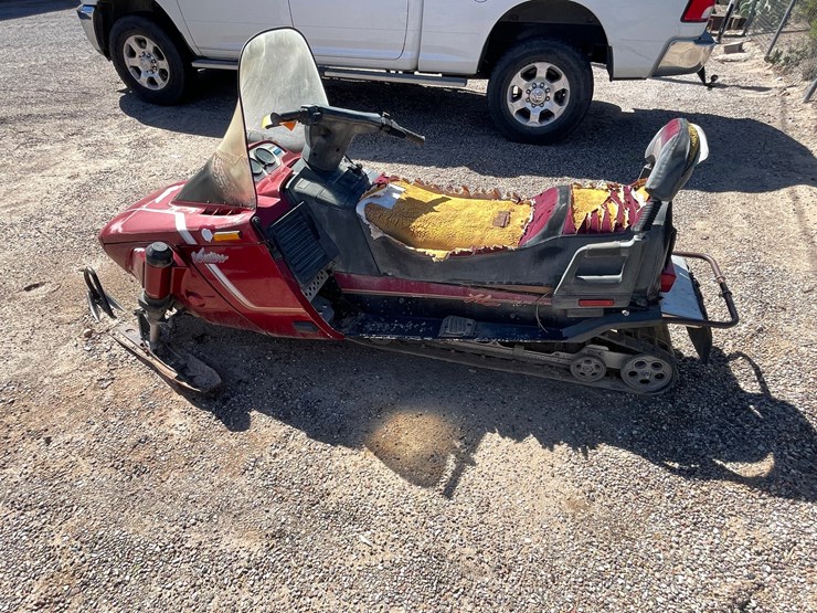 #2898-•-yamaha-venturo-snowmobile-image-49