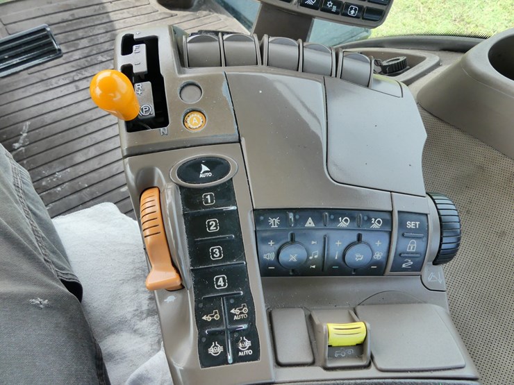 john-deere-8245r-image-14