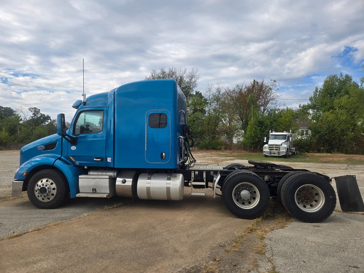 2020-peterbilt-579-image-7