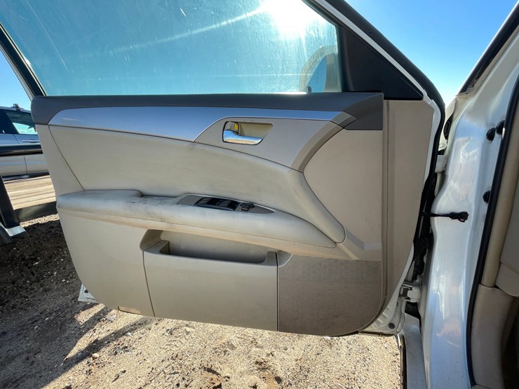 #2762-•-2005-toyota-avalon-(title-in-delay)-image-48