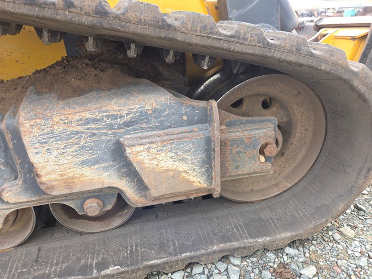 2020-deere-331g-image-50