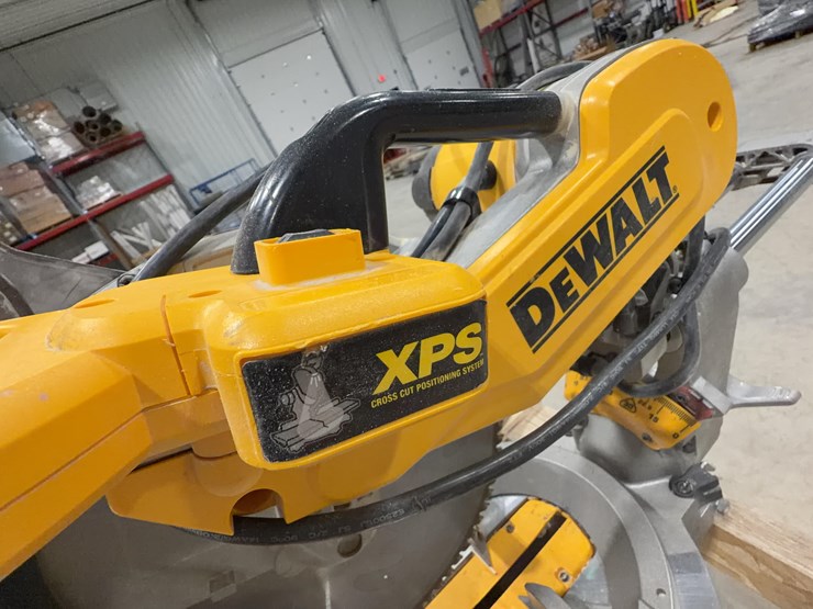 dewalt-miter-saw-with-table-image-7