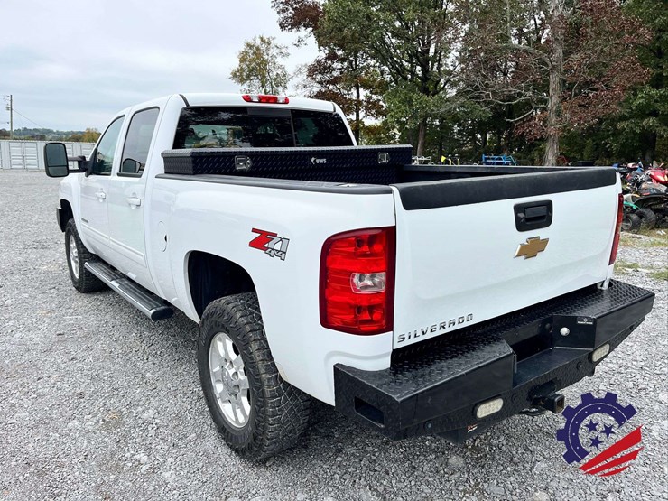 2013-chevrolet-silverado-z71-/-4x4-/-3500hd-pickup-image-17