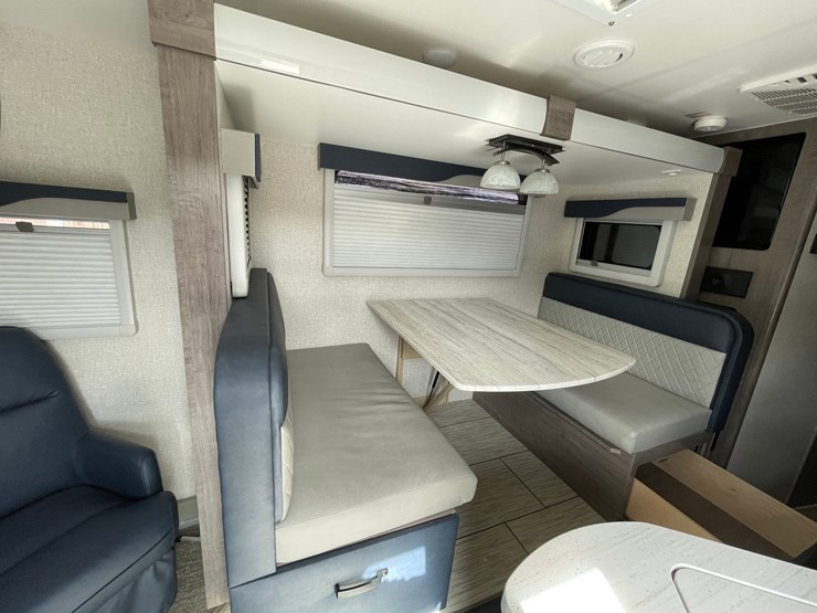 #2824-•-2022-lance-travel-trailer,-(has-new-mexico-title)-image-25