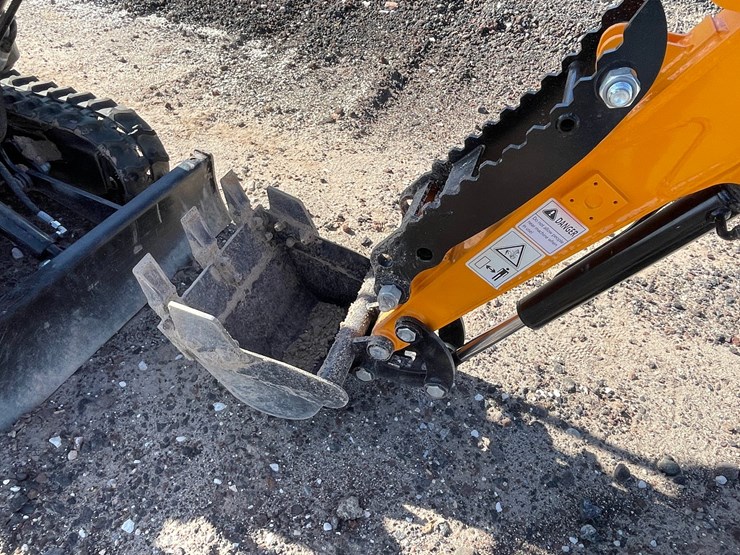 #3062-•-mini-excavator-image-25