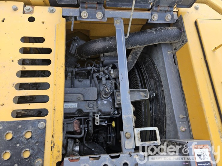 2016-deere-135g-image-11