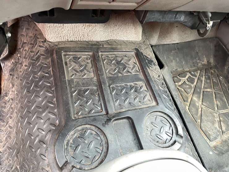 2000-chevrolet-silverado-3500-image-94