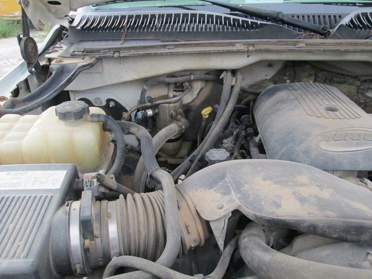 2005-gmc-2500hd-image-16