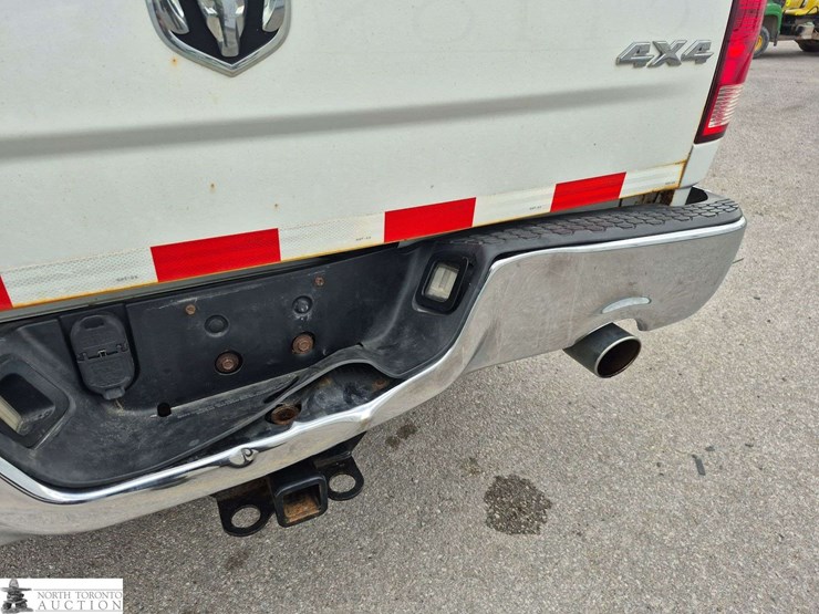 2014-dodge-1500-image-25