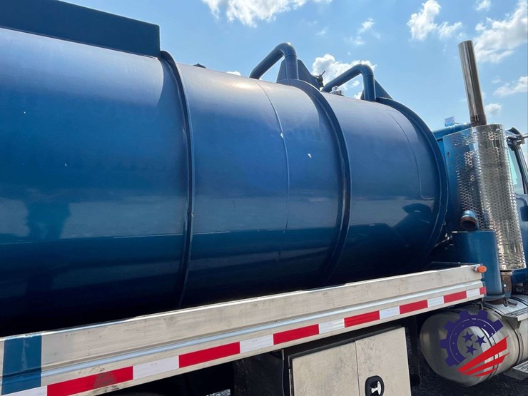 2011-international-paystar-tri-axle-hydrovac-truck-image-39