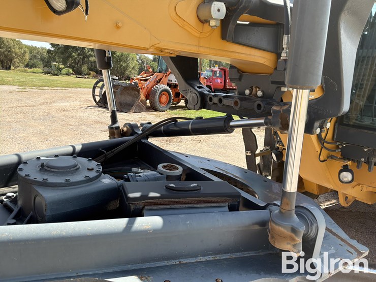 2013-deere-670g-image-11