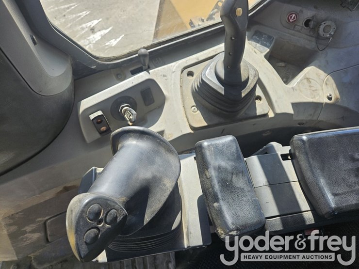 2010-caterpillar-d7e-image-35