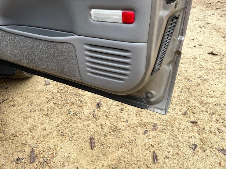 2000-chevrolet-silverado-3500-image-53