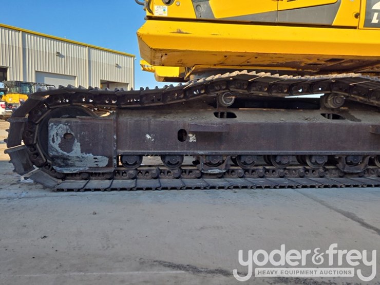 2015-komatsu-pc210-lc-11-image-9