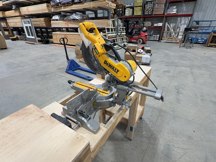 dewalt-miter-saw-with-table-image-6