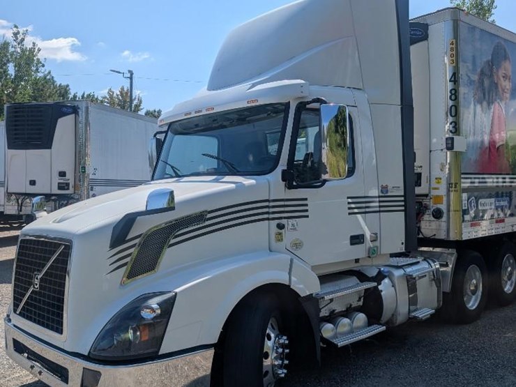 2018-volvo-10-image-1