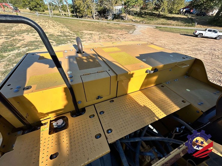 2018-caterpillar-320-image-80