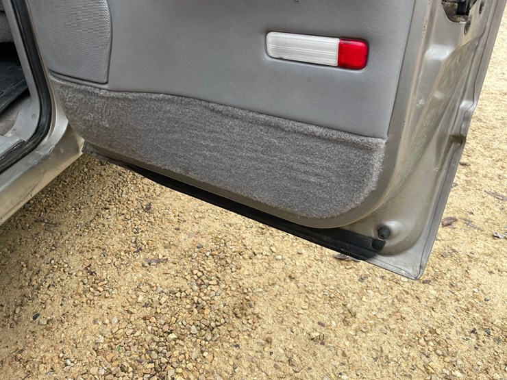 2000-chevrolet-silverado-3500-image-56