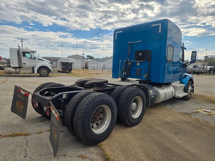 2020-peterbilt-579-image-13