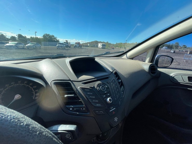 #2761-•-2016-ford-fiesta-passenger-car-(title-in-delay)-image-33