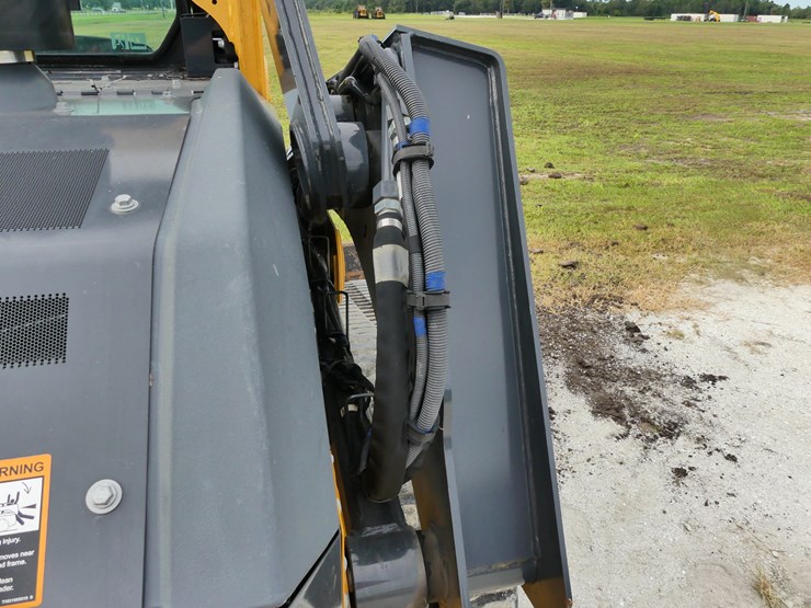 deere-335p-image-8