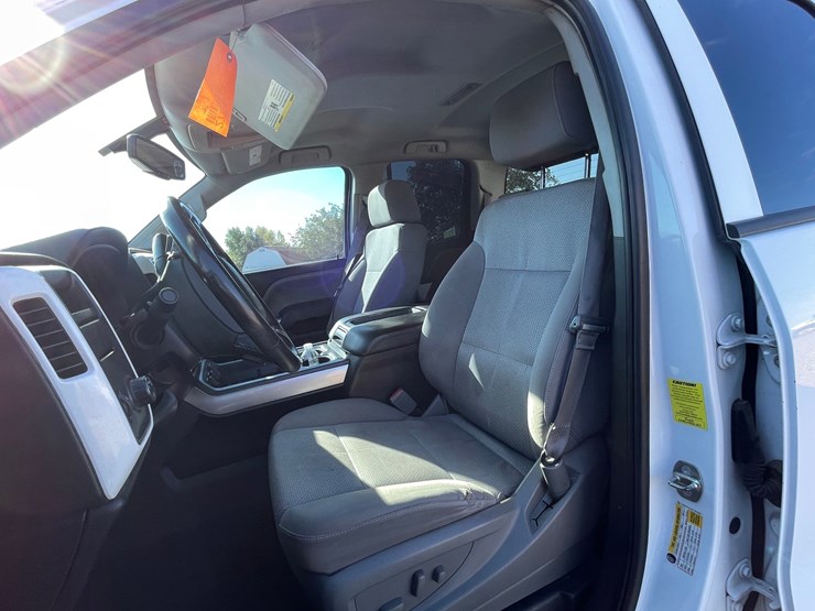 #2754-•-2015-chevrolet-silverado-(title-in-delay)-image-30
