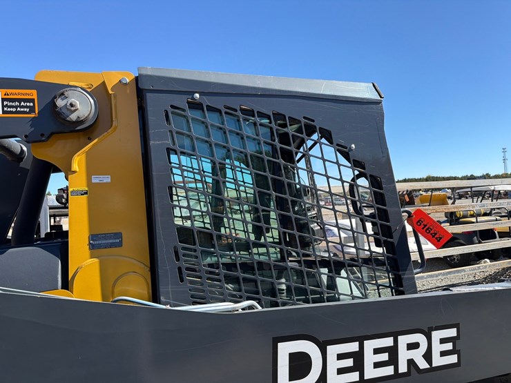 2018-deere-323e-image-29