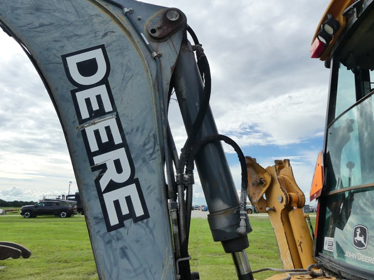 2015-deere-410l-image-11
