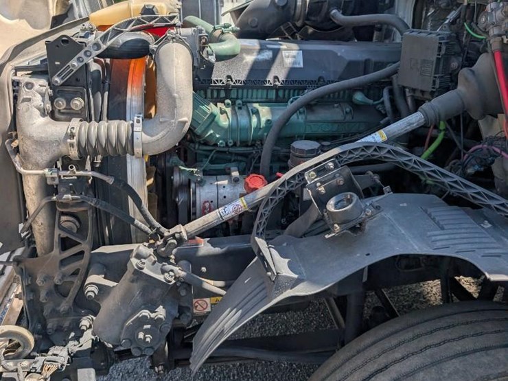 2018-volvo-10-image-28