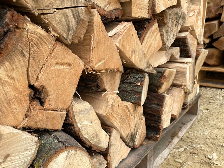 #3053-•-pallet-of-maple-firewood-image-9