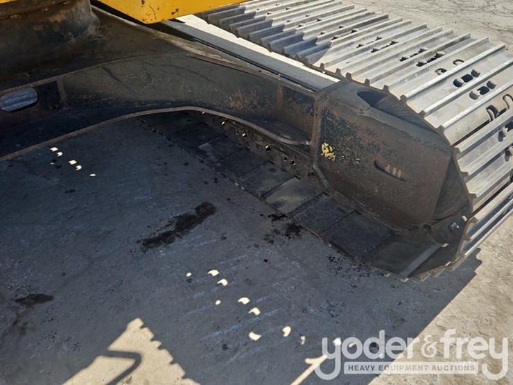 2015-deere-135g-image-13