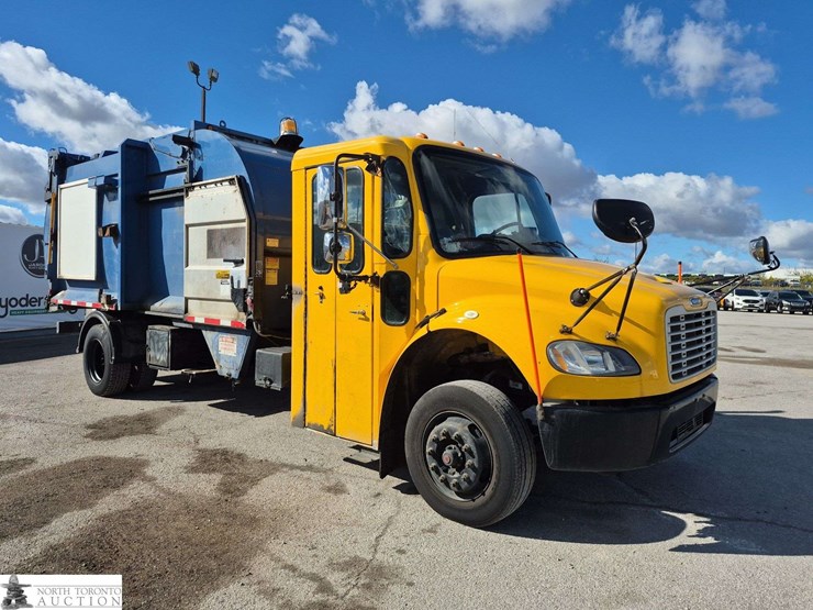 2018-freightliner-m2-106-image-3