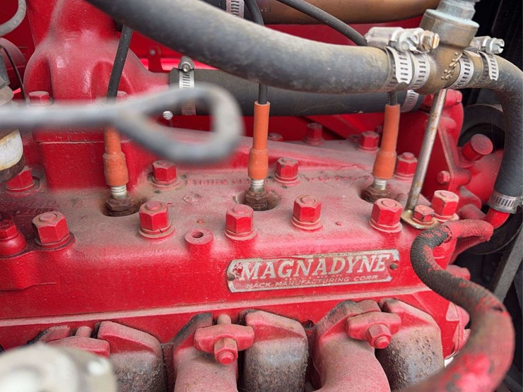 1951-mack-a30-image-45